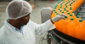 VAGA DE AUXILIAR DE PRODUÇÃO ALIMENTÍCIA