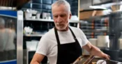 VAGA PARA AUXILIAR DE COZINHA
