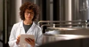 VAGA PARA AUXILIAR PARA PRODUÇÃO